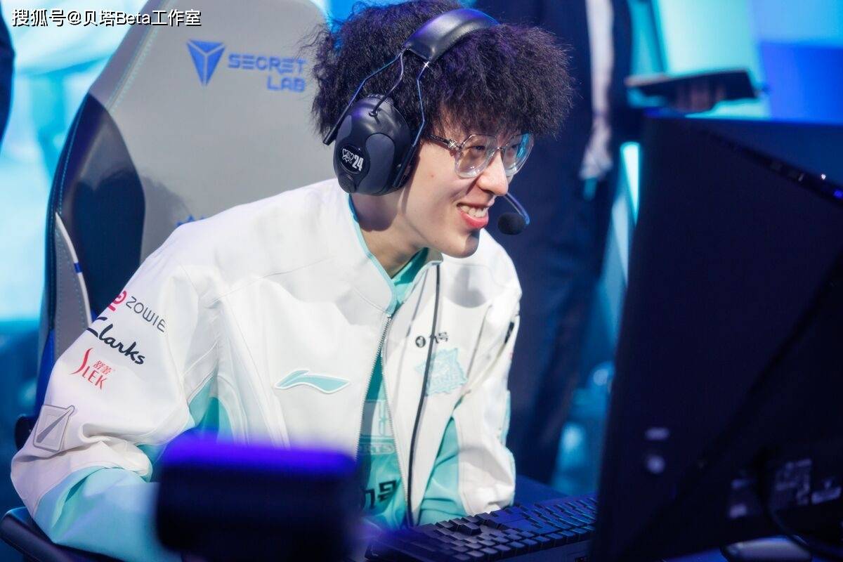 爱游戏APP-Scout连续七场比赛得分超过比赛规则变更，IG不断突破！观众掌声雷动