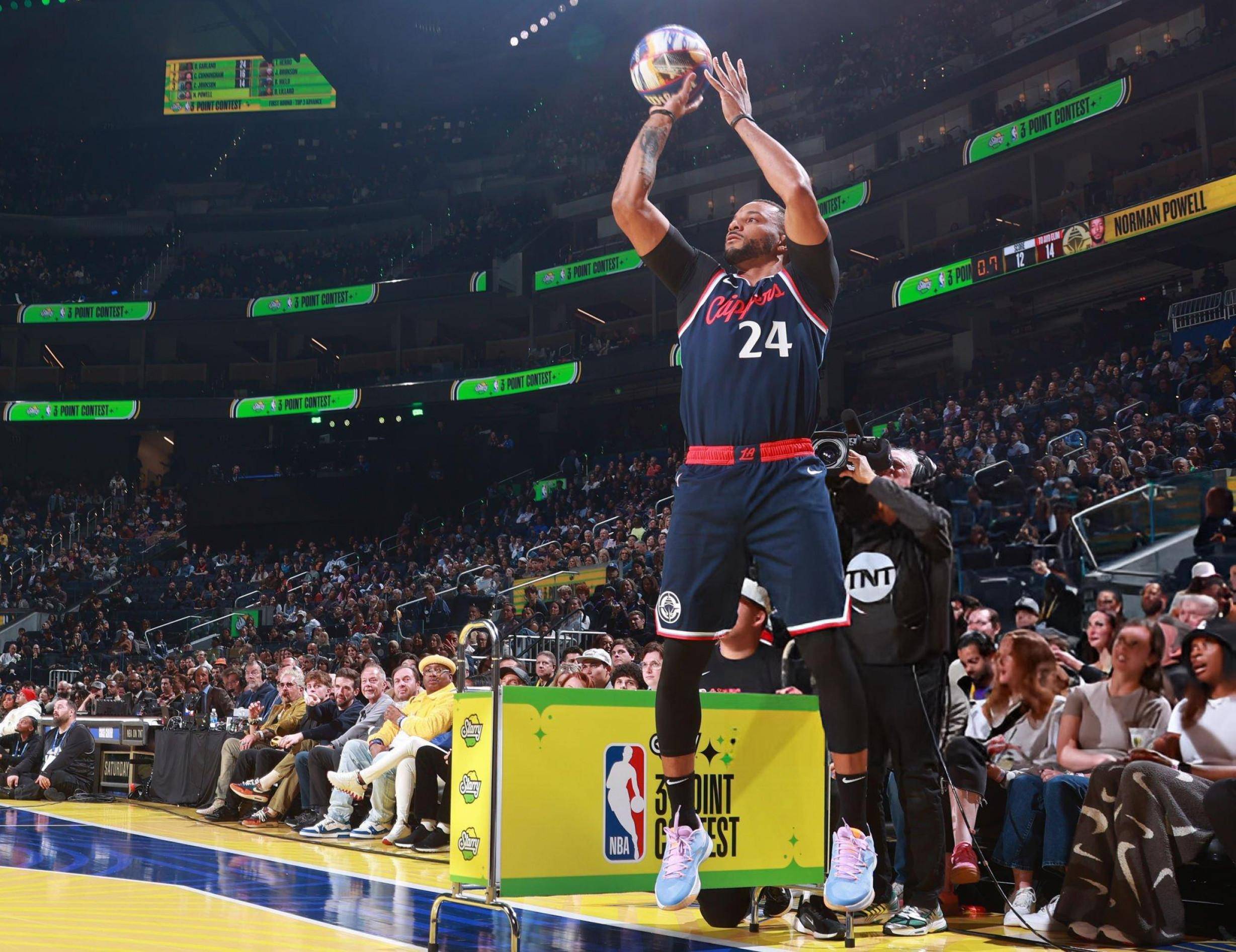 爱游戏APP-德罗巴连续七场比赛得分超过锐不可当，美国队不断突破！热度持续攀升(德罗巴进球集锦)