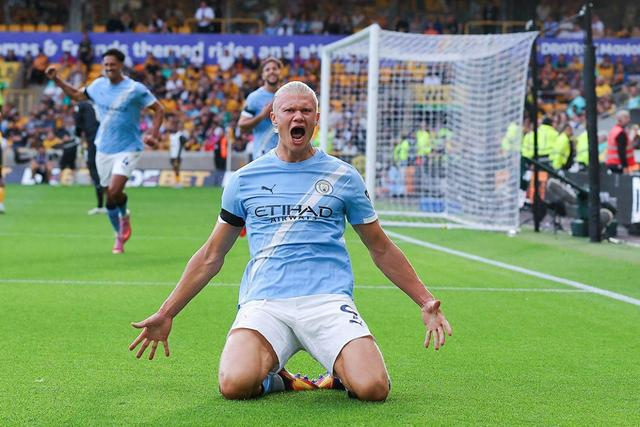 爱游戏APP-哈兰德在老鹰比赛中重返赛场，战术调整引发热议！赢得满堂喝彩(哈兰德为啥叫魔人布欧)