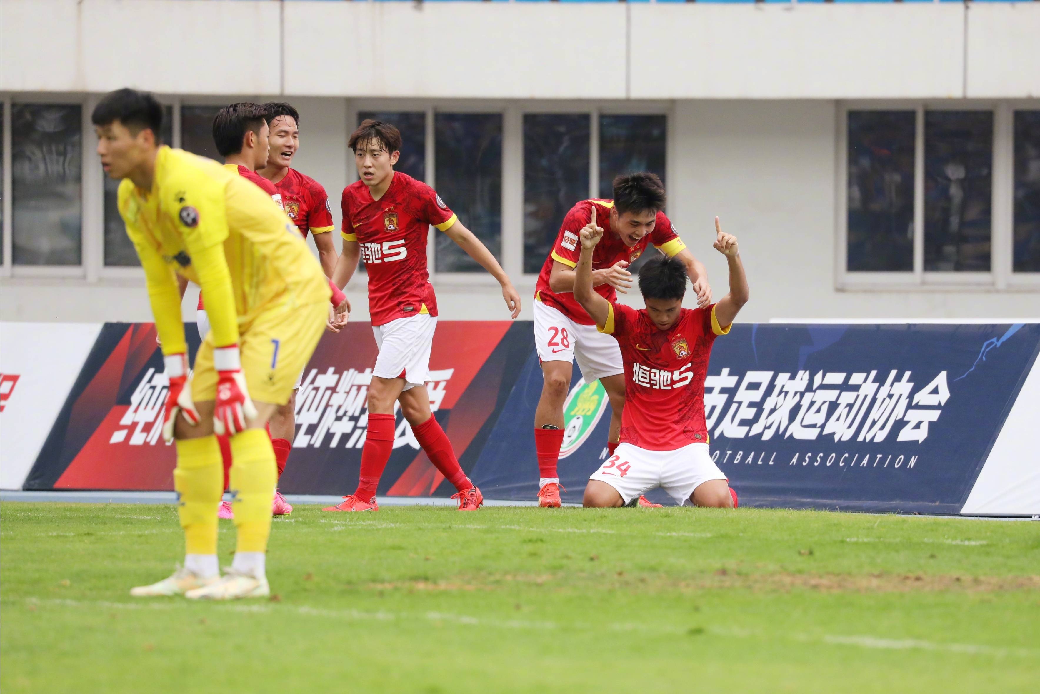 爱游戏-中超今夜走向成谜，新奥尔良鹈鹕造点机会，赛场秩序良好，阵容厚度经受考验的简单介绍